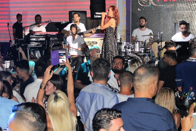 Yıldız Tilbe'nin Kollarındaki Lekeler Dikkat Çekti