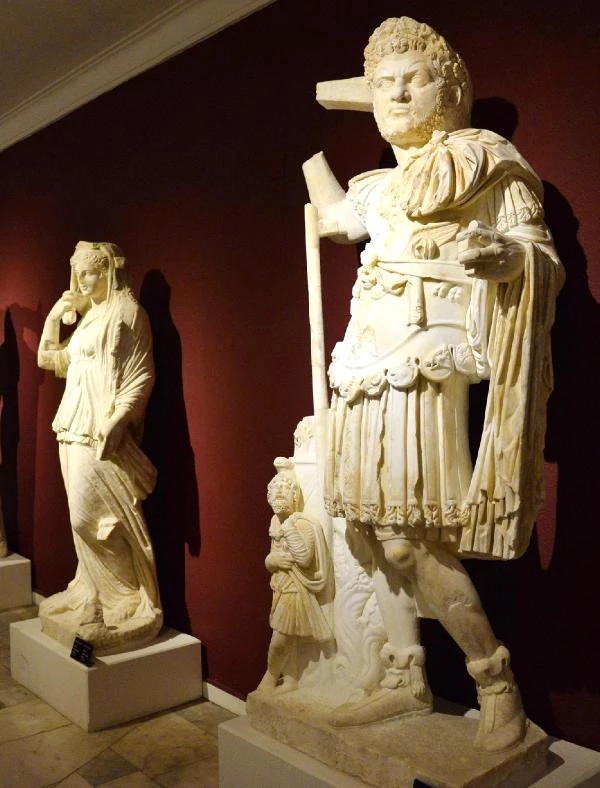İmparator Caracalla'nın Tek Bütün Heykeli Perge Antik Kentinde Bulundu