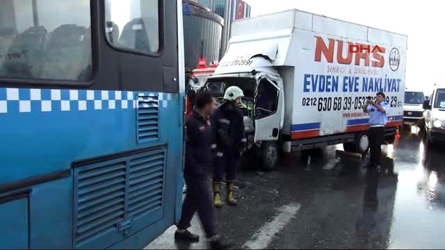 D-100'deki Zincirleme Kaza Trafiği Kilitledi