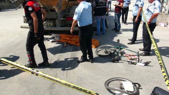 İstanbul'da Feci Kaza! Beton Mikseri, Bisikletli İki Kişiyi Ezdi