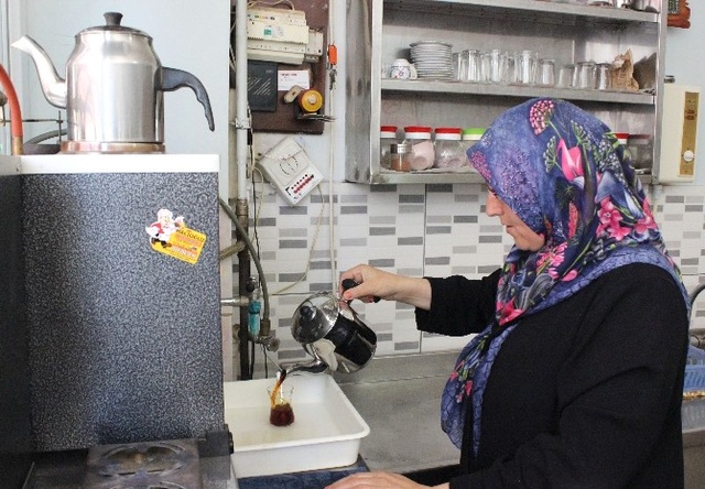 Karısının Çayı Daha Çok Beğenilince Kendisine Yeni Çay Ocağı Açtı