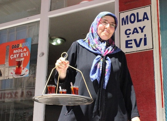 Karısının Çayı Daha Çok Beğenilince Kendisine Yeni Çay Ocağı Açtı