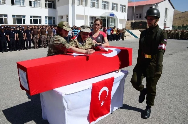 Şehit Olan Uzman Onbaşı İçin Bitlis'te Tören Düzenlendi