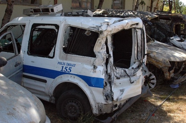 Darbe Gecesi Tanklar Altında Ezilen Polis Araçları Otoparka Çekildi