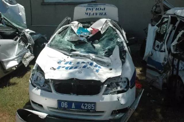 Darbe Gecesi Tanklar Altında Ezilen Polis Araçları Otoparka Çekildi