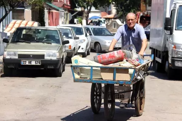 Edirne'de 72 Yaşındaki Hurdacı Hayalini Kurduğu Üniversiteyi Kazandı