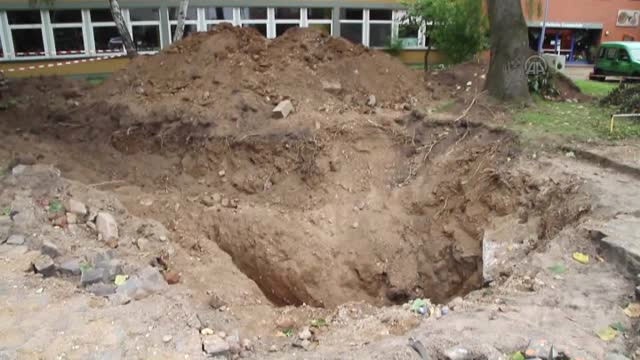<a class='keyword-sd' href='/almanya/' title='Almanya'>Almanya</a>'daki Bir Okulun Bahçesinde 2. Dünya Savaşı'ndan Kalma Bomba Bulundu