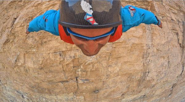 299 Metreden 'En Yüksek Uçurum Atlayışını' Yaptı