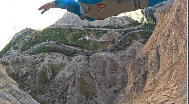 299 Metreden 'En Yüksek Uçurum Atlayışını' Yaptı