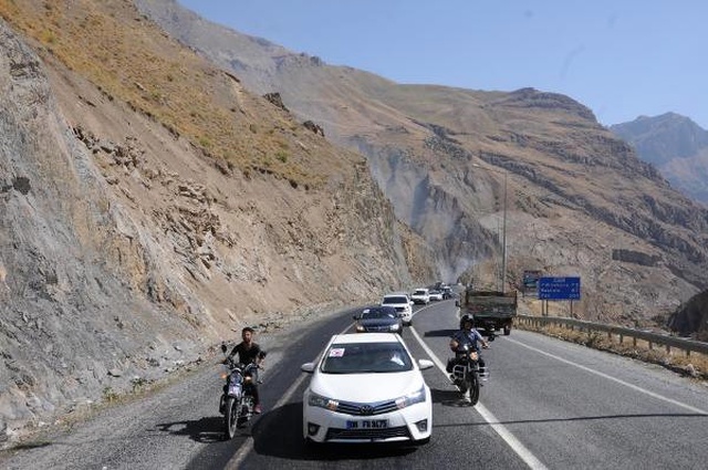 Hakkarililer: İlçe Olursak Irak'a Göç Ederiz