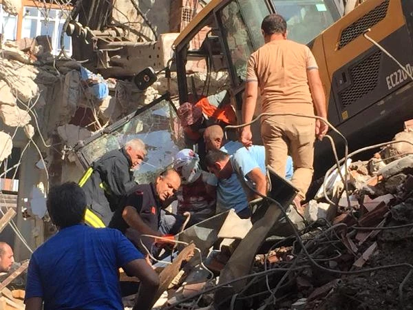 Bursa'da İş Makinesinin Üzerine Düşen Blok Operatörü Yaraladı