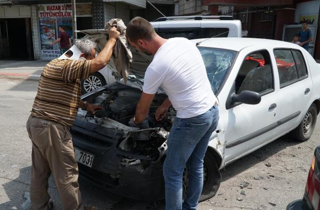 Kazada Yaralandı, Tedaviyi Reddedip Aracının Başından Ayrılmadı