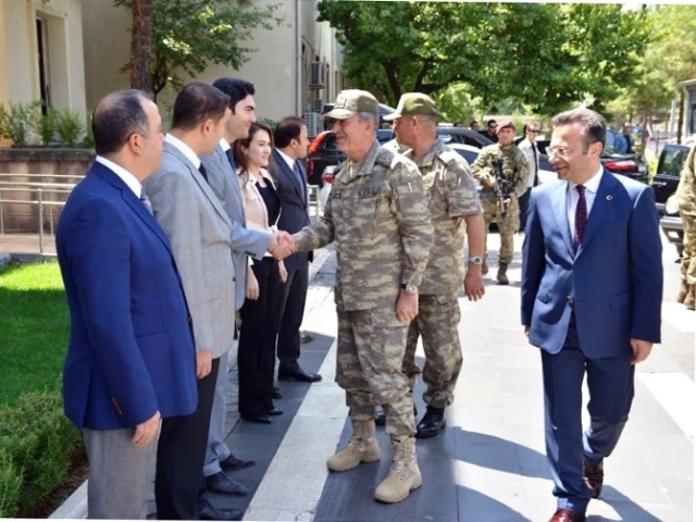 Genelkurmay Başkanı Akar, Kuvvet Komutanları ile Diyarbakır'a Geldi