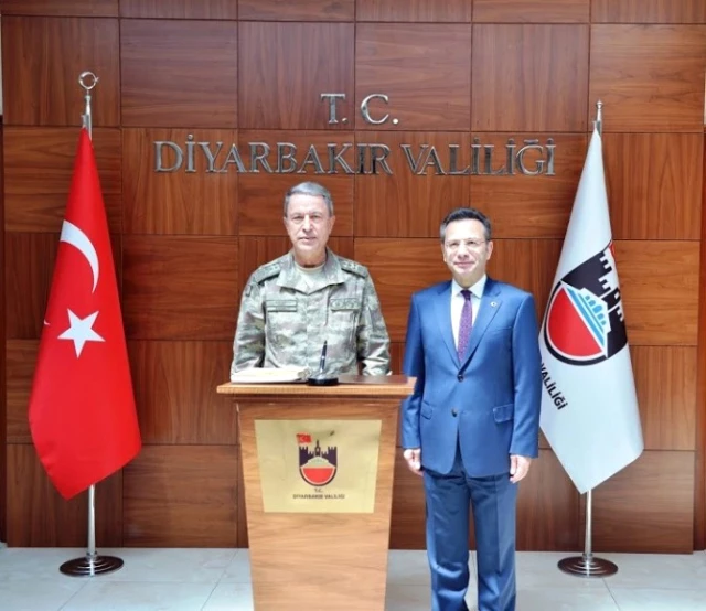 Genelkurmay Başkanı Akar, Kuvvet Komutanları ile Diyarbakır'a Geldi