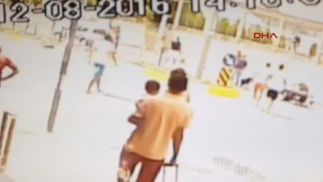Tekerlekli Sandalyeyle Karşıya Geçerken Otomobil Çarptı