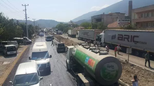 Ölümlü Kazaları Protesto Eden Halk, Bodrum Yolunu 3 Saat Kapattı