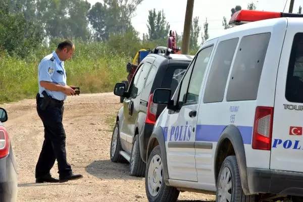 Otomobilinde Vuruldu, Olay Yerindeki Eşyalar Dikkat Çekti