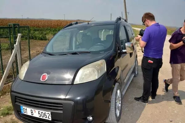 Otomobilinde Vuruldu, Olay Yerindeki Eşyalar Dikkat Çekti