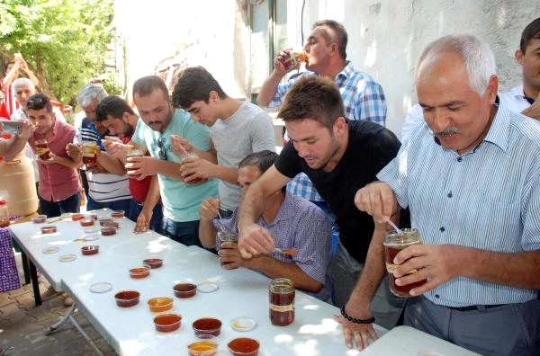 Deniz Baykal, Antalya'da Bal Festivali'ne Katıldı