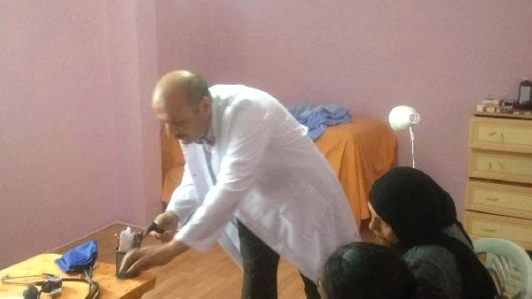 Evinin Bir Odasını Muayenehaneye Çeviren Suriyeli Doktor Uyarıldı
