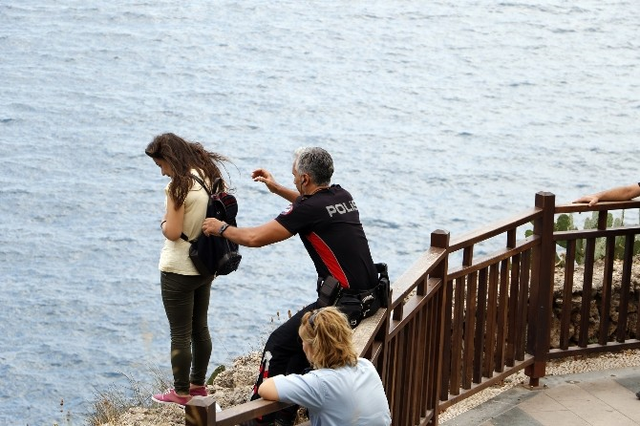 Polisin Uzattığı Elle Ölümden Döndü