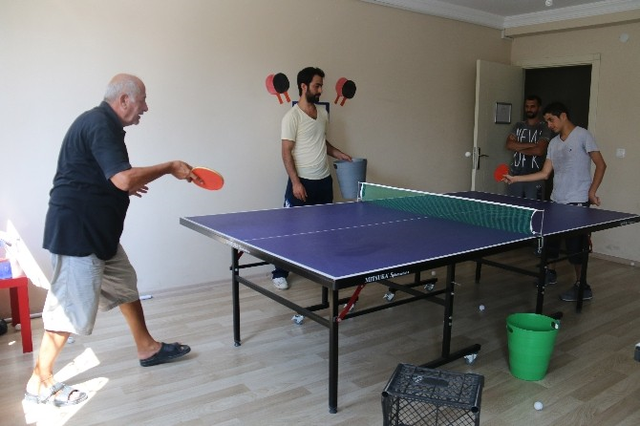 Evlat Edindiği Otizmli Oğlu İçin Engelsiz Okul Yaptırdı