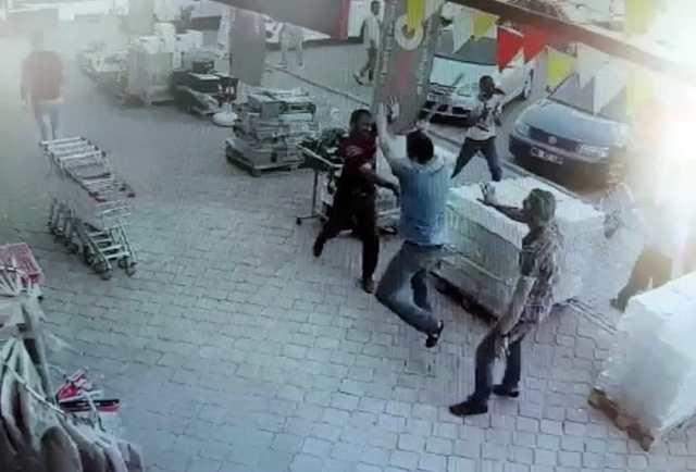 Aksaray'da Bıçaklı ve Baltalı Kavga: 5 Yaralı