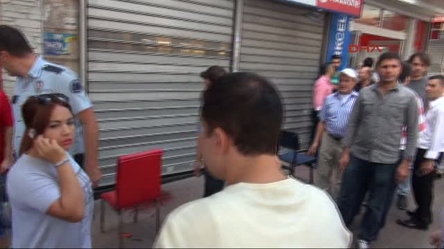 Altınları Vermeyen Kuyumcuyu Bıçaklayıp Kaçtı