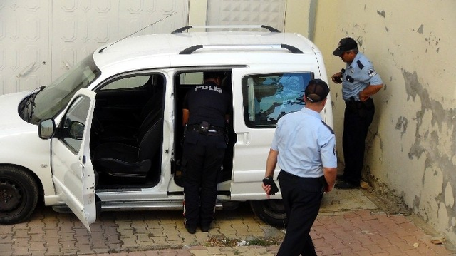 Çalıntı Araçla Tatile Giderken Yakalandılar