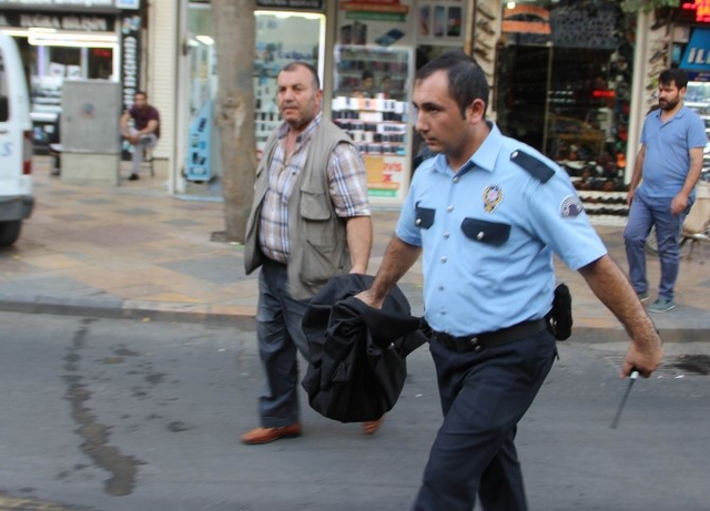Genç Kadın, Doğurduğu Bebeği Poşete Koyup Odunluğa Attı