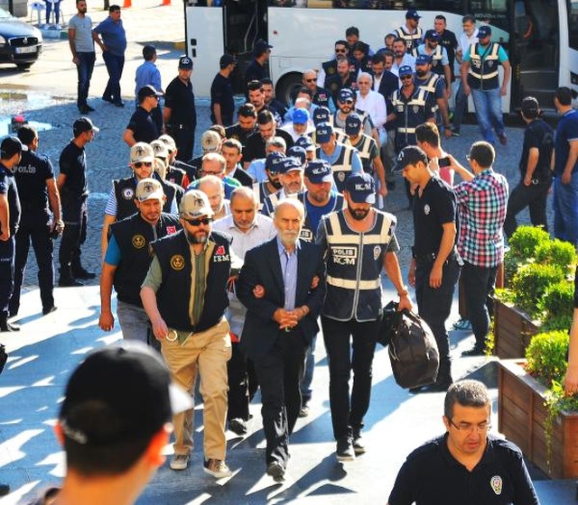 Bursa Eski Valisi Şahabettin Harput ve 18 Şüpheli Adliyeye Çıkarıldı