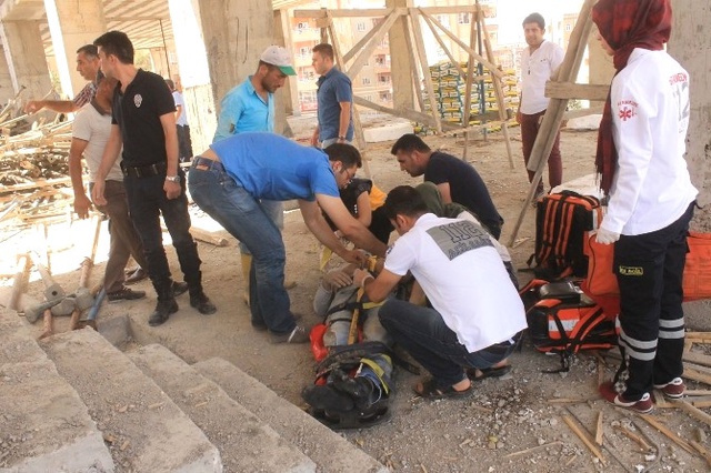Mardin'de Cami Kubbesi Çöktü: 6 Yaralı