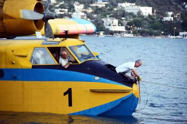 Yangın Söndürme Uçağı, Denizin Ortasında Kaldı