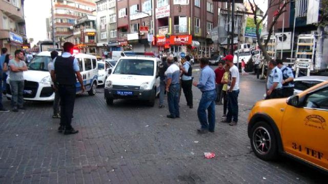 Şüpheli Genç, Polis Memurunu Cam Parçasıyla Yaraladı