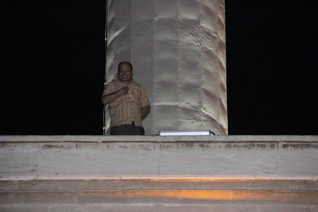 İntihar İçin Caminin Çatısına Çıktı, Sonra Darbeyi Protesto Etti