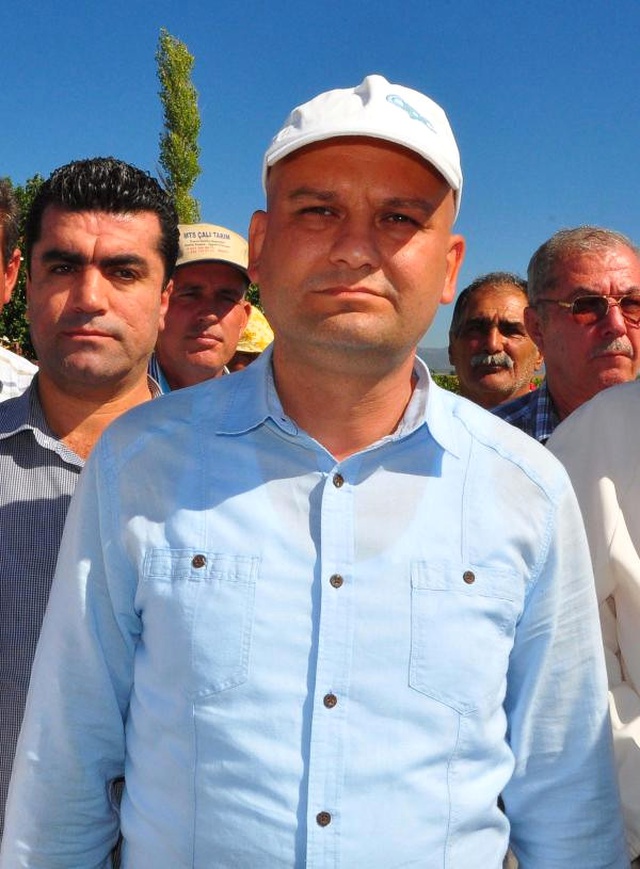 Manisalı Üretici Üzümün Cenaze Namazını Kıldı