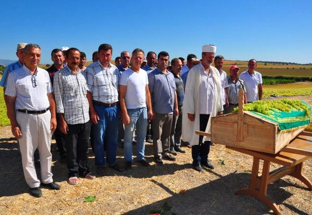 Manisalı Üretici Üzümün Cenaze Namazını Kıldı