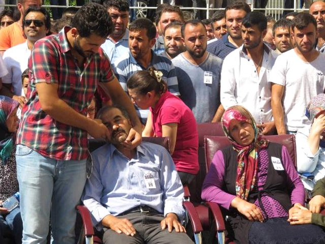 Şehit Denizci Askerler Son Yolculuklarına Hüzünle Uğurlandı
