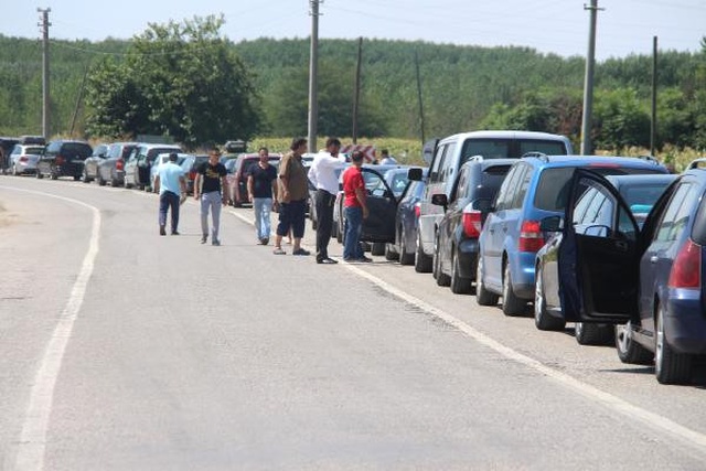 Sınır Kapılarına Türk İşçileri Akın Etti