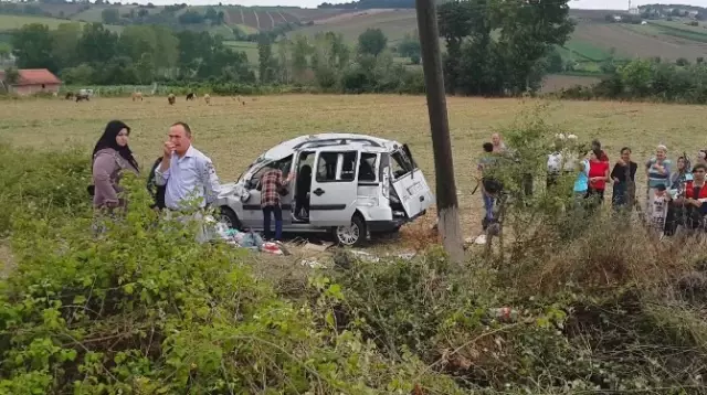 Civcivi Ezmemek İçin Kaza Yaptı: 3'ü Çocuk 8 Yaralı