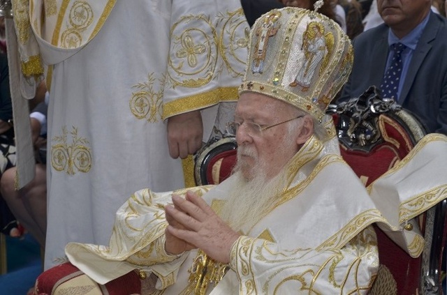 Fener Rum Patriği Bartholomeos'tan Ayinde Terörün Bitmesi Diledi