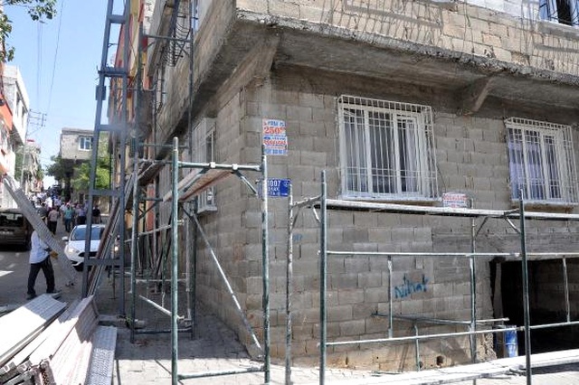 Gaziantep'te Patlamanın İzleri Siliniyor