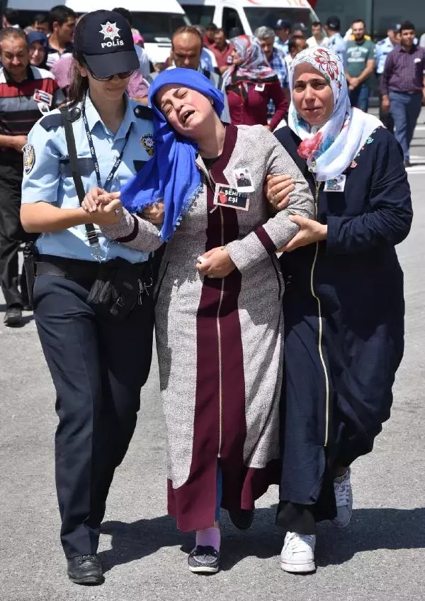 Şehidini Karşılayan Annenin Feryadı Yürek Yaktı