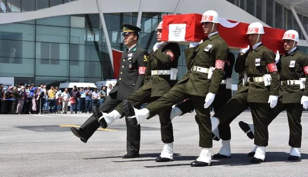 Şehidini Karşılayan Annenin Feryadı Yürek Yaktı