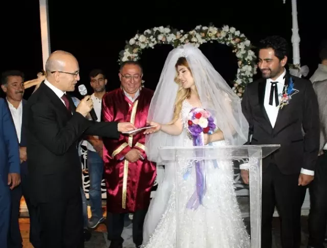 Başbakan Yardımcısı Mehmet Şimşek, Yeğeninin Düğününe Katıldı
