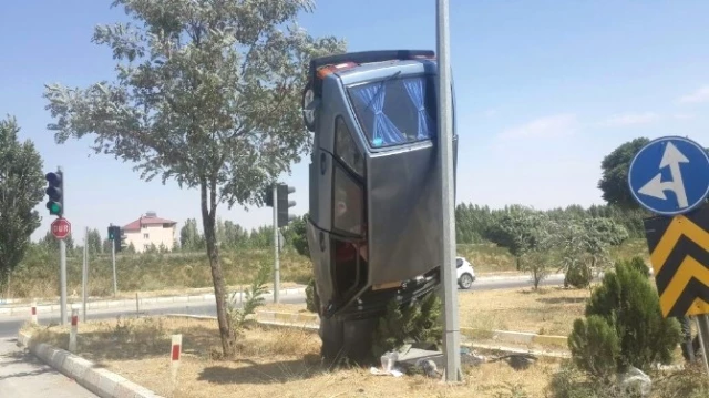 Kaza Yapan Aracın Görüntüsü Şaşırttı