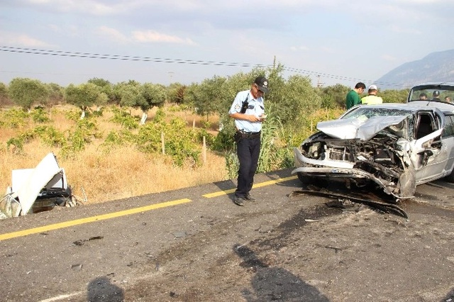 Manisa'da Trafik Kazası: 2 Ölü, 2 Yaralı
