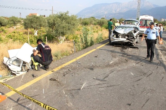 Manisa'da Trafik Kazası: 2 Ölü, 2 Yaralı