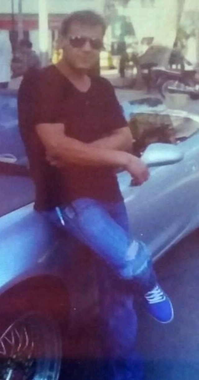 Koluna İlaç Enjekte Ederek İntihar Etti