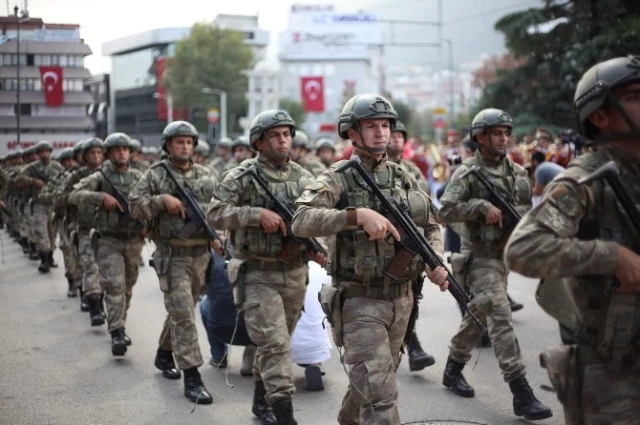 Bursa'da 30 Ağustos Kutlamalarında Askere Büyük İlgi
